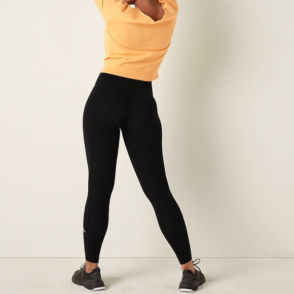 ๐VS PINK BLACK HONEYCOMB SCRIPT LOGO LEGGINGS - Picture 3 of 8